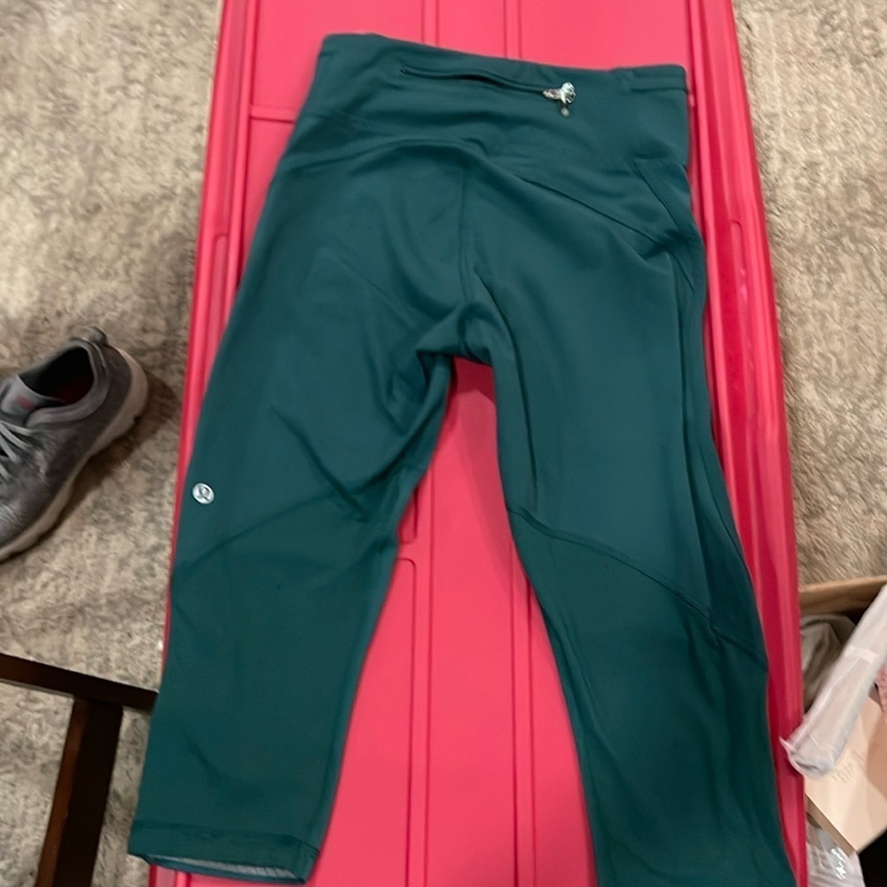 Lululemon leggings, NWOT , tag pull. Size 4